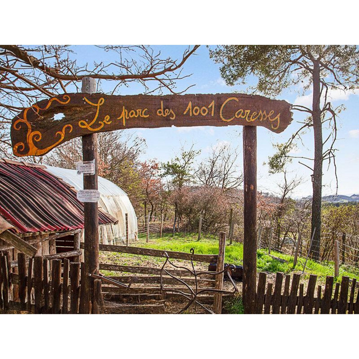 Smartbox 3 jours insolites en famille dans une roulotte Luxe avec accès au parc animalier près de Lyon - Coffret Cadeau Séjour