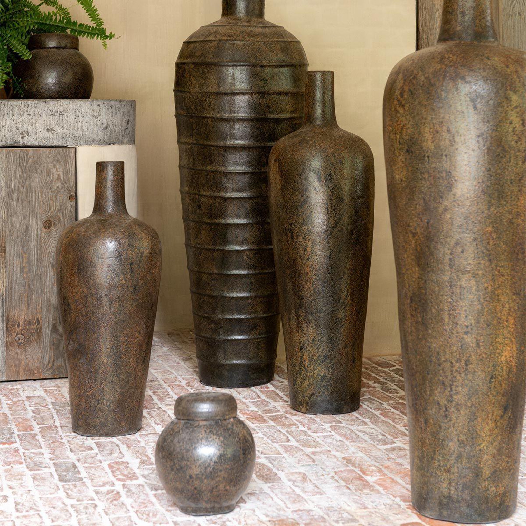 Voir la diapositive 5 : J-LINE Pot Déco en Terre Cuite  Victor  20cm Marron