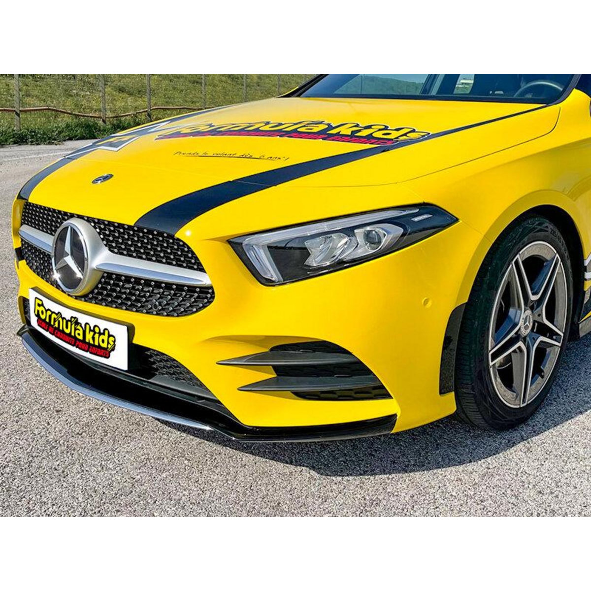 Smartbox Stage de pilotage enfant : 10 tours de circuit au volant d'une Mercedes Classe A AMG Line - Coffret Cadeau Sport & Aventure