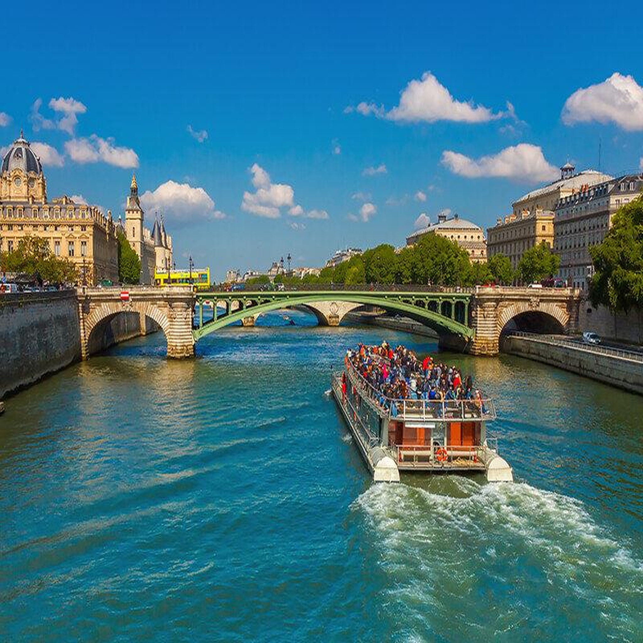 Voir la diapositive 2 : Smartbox City-tour de paris, croisière sur la seine et visite de la tour eiffel et du louvre - coffret cadeau multi-thèmes