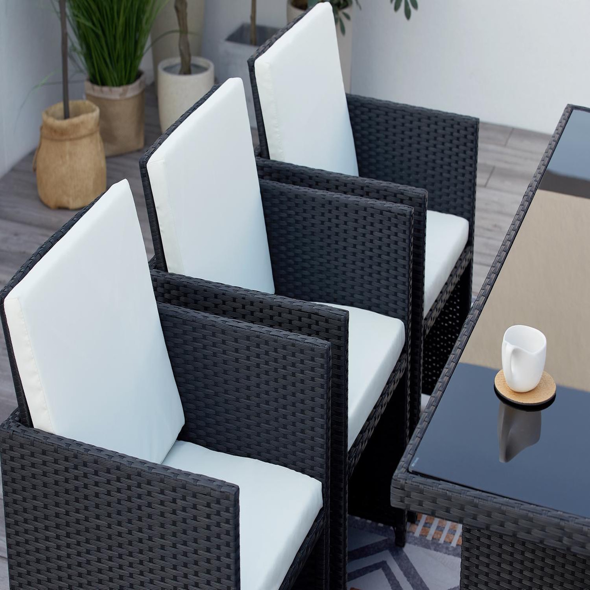 Voir la diapositive 3 : CONCEPT USINE Table et chaises 10 places encastrables résine noir-blanc MONACO