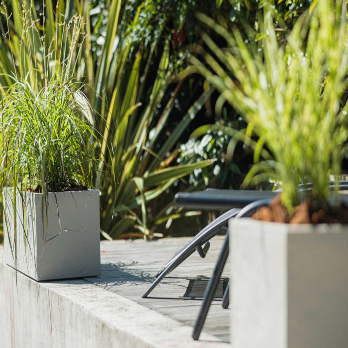 Eda Jardinière rectangulaire Volcania Up effet pierre 57 L - Beige calcaire - Eda