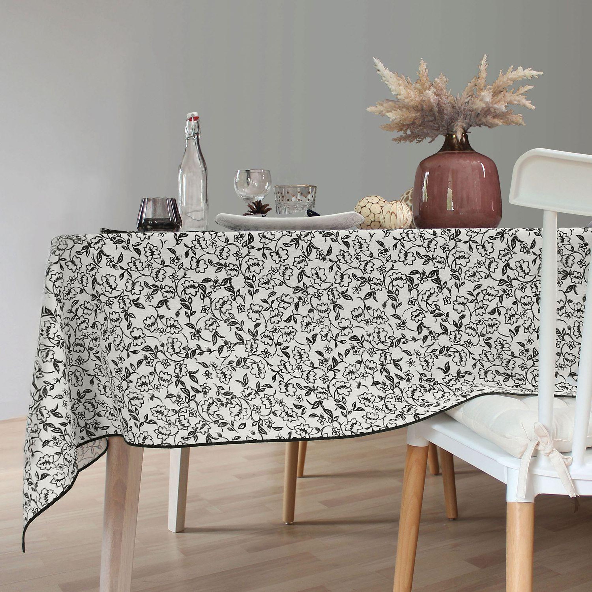 Voir la diapositive 2 : TOILINUX Nappe écrue avec lignes noires LINETTE - 140 x 240 cm