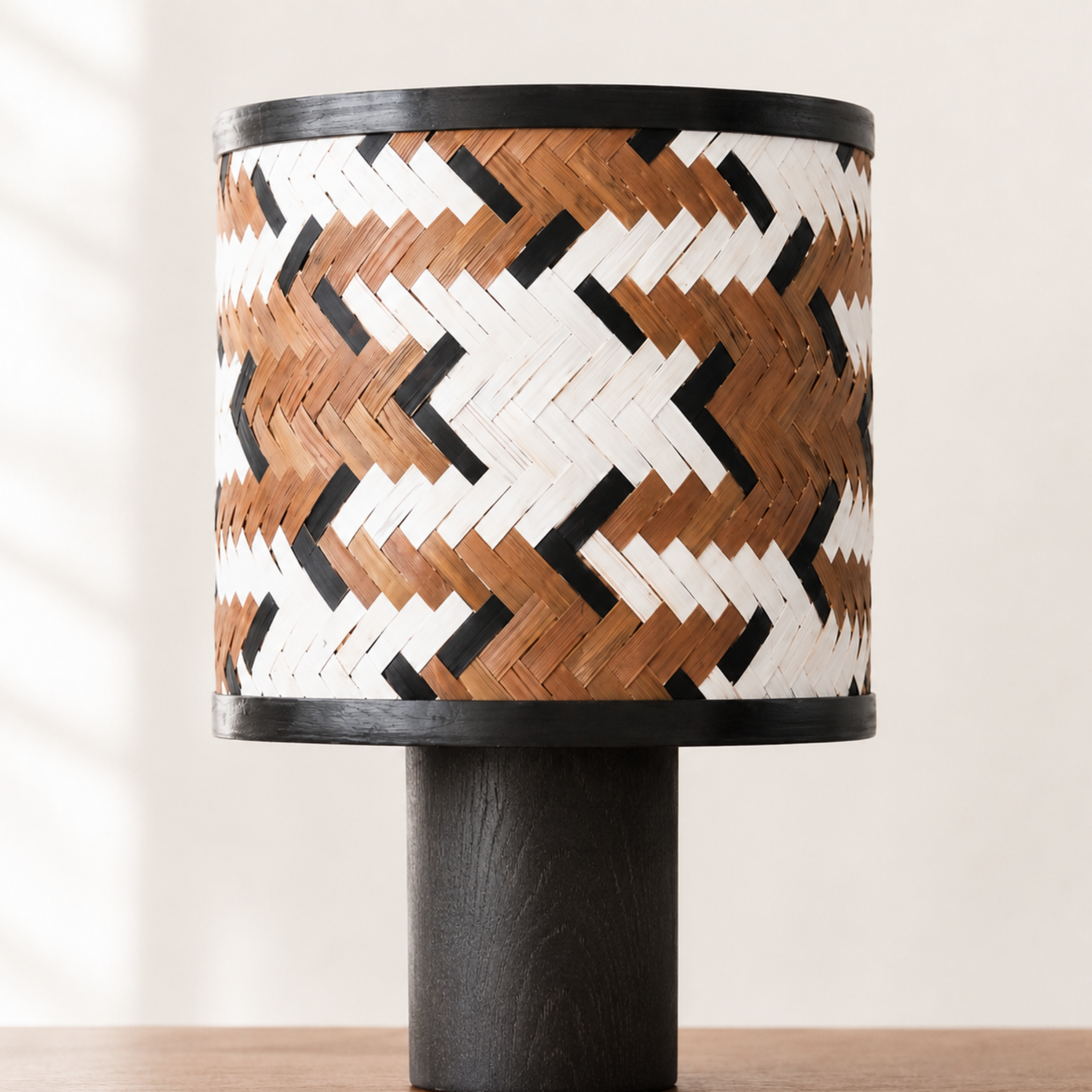 Voir la diapositive 3 : MAISON PAVANE Lampe à poser en bois de chêne et bambou marron et noir-phil
