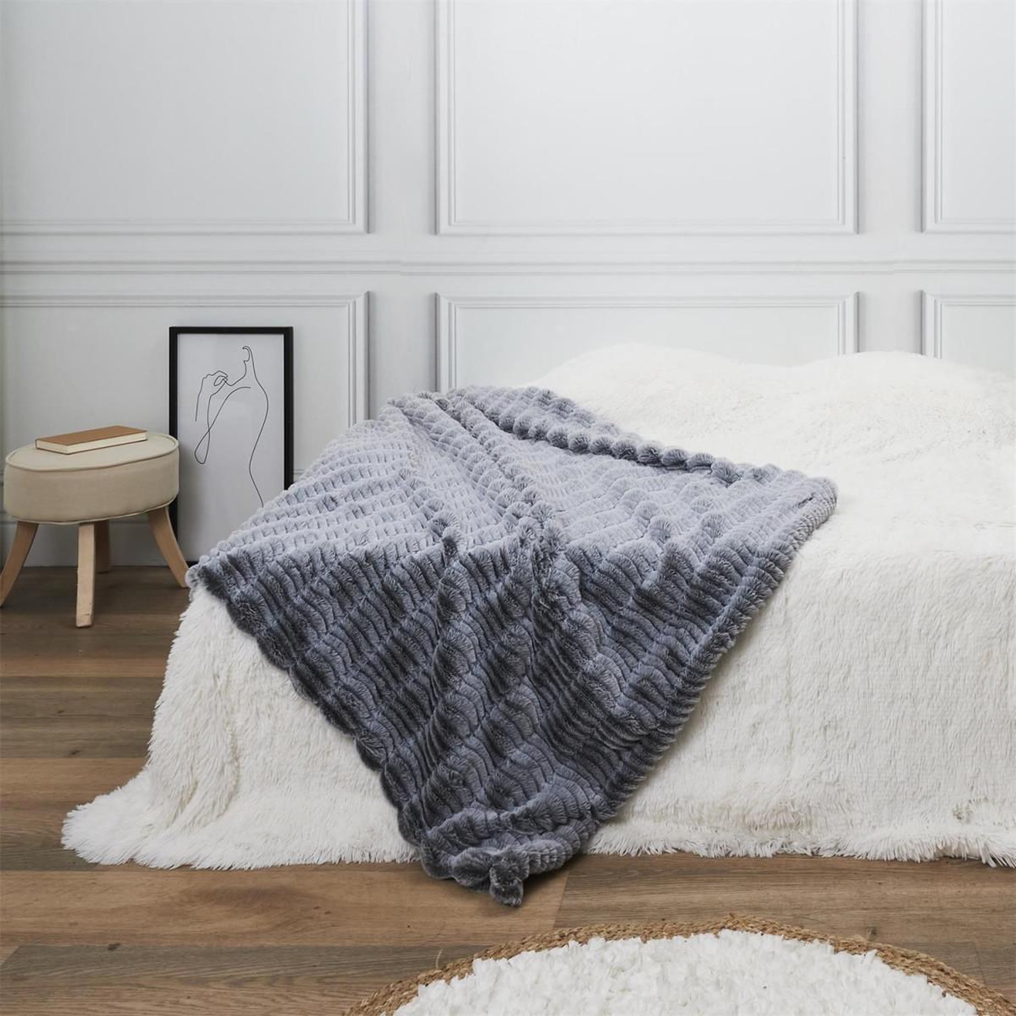 Voir la diapositive 4 : The Home Deco Factory Plaid imitation fourrure  opulence  120x150cm gris