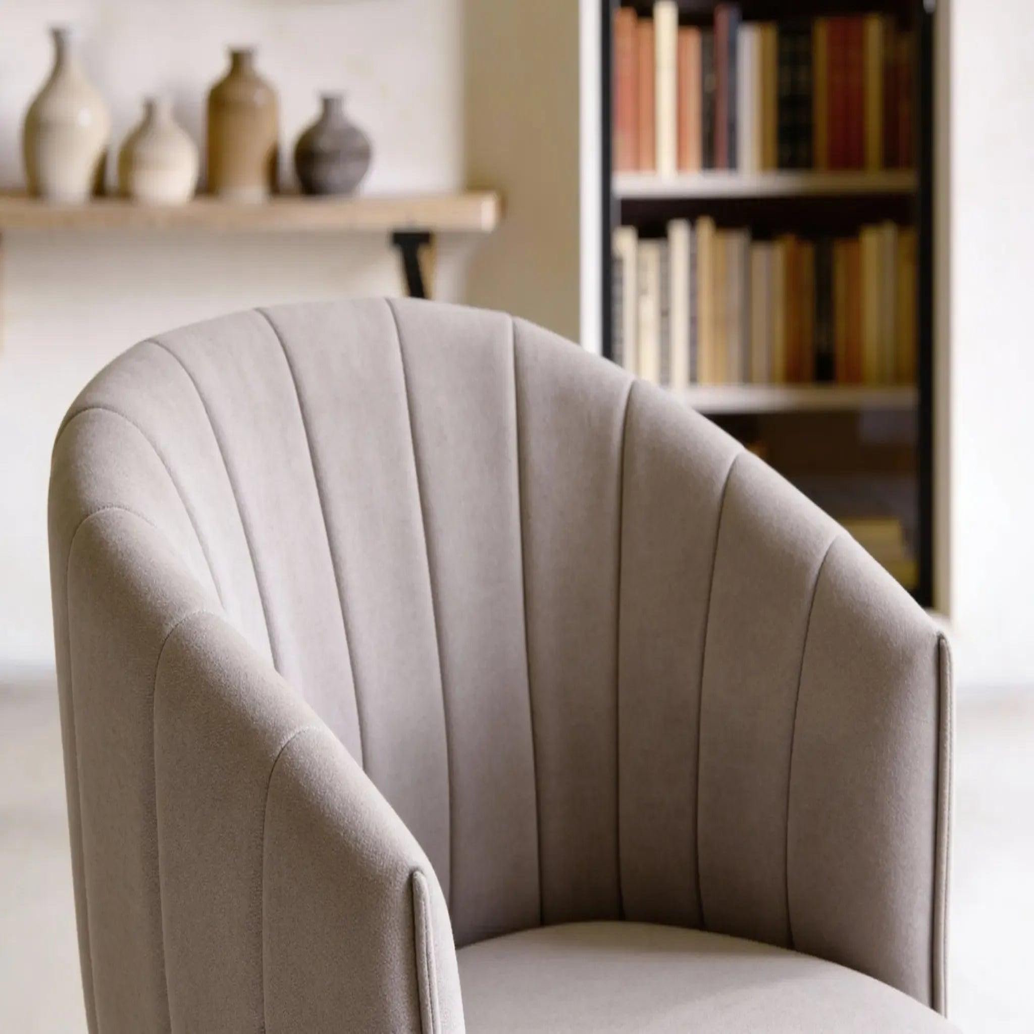 Voir la diapositive 3 : CASANOVA PARIS Jona - chaise pieds en métal