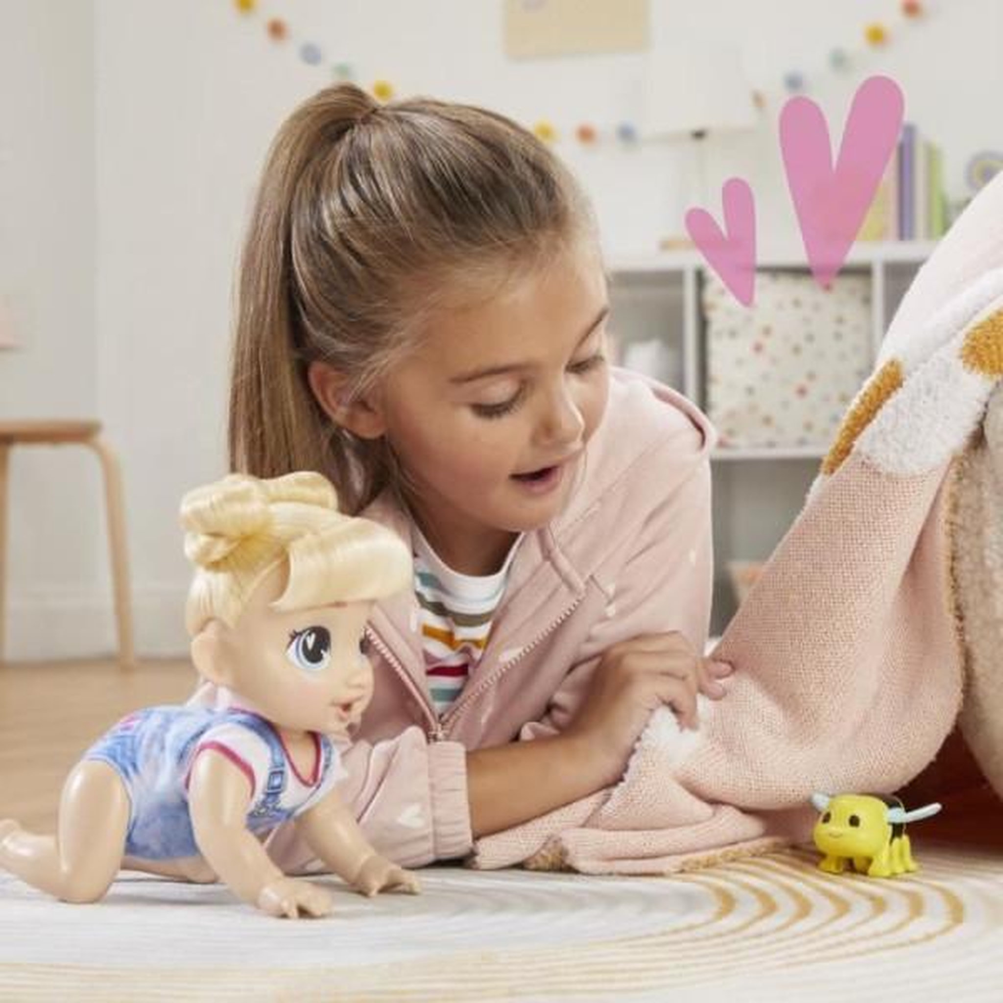 Voir la diapositive 5 : BABY ALIVE Baby Alive, Harper Hugs Marche a 4 pattes, poupée électronique de 27  cm marchant a 4 pattes, cheveux blonds, a partir de 3