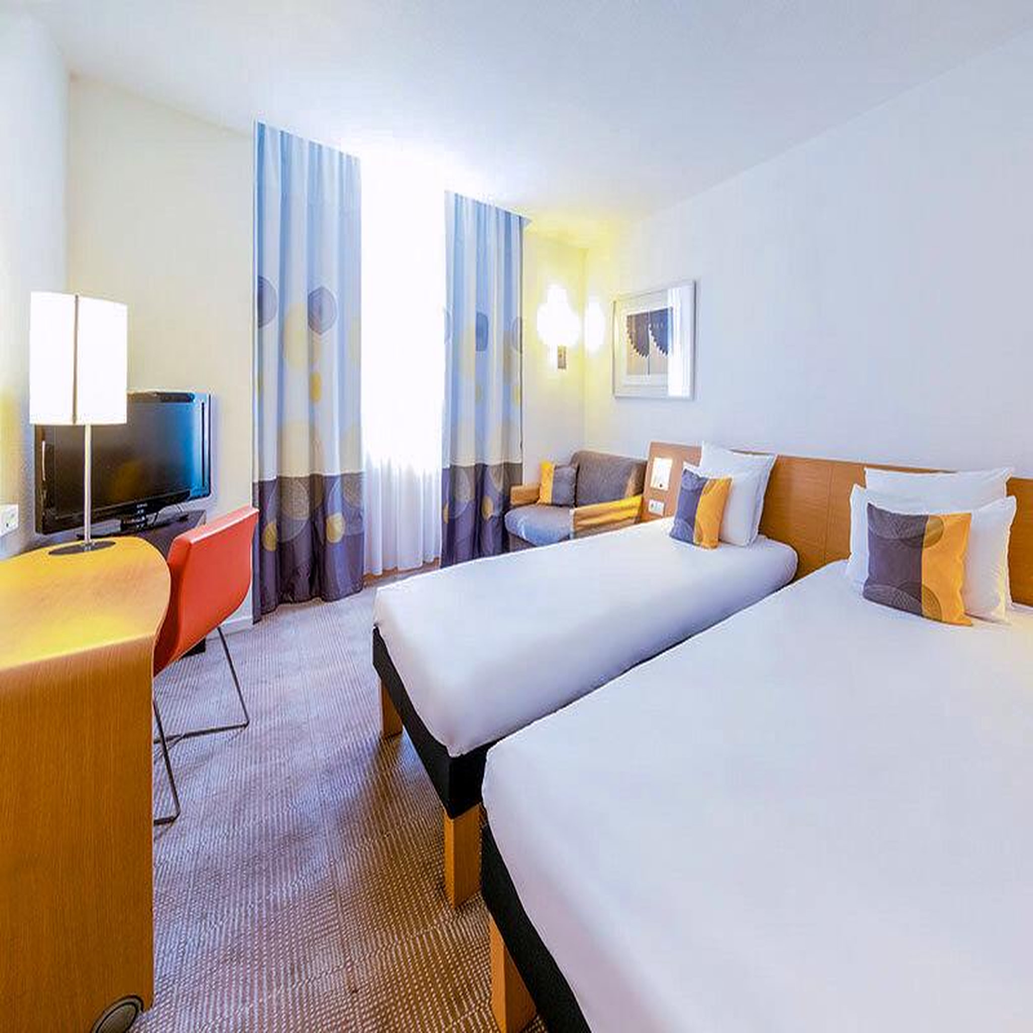 Voir la diapositive 2 : Smartbox Séjour en famille : 2 jours en hôtel 4* à nice - coffret cadeau séjour
