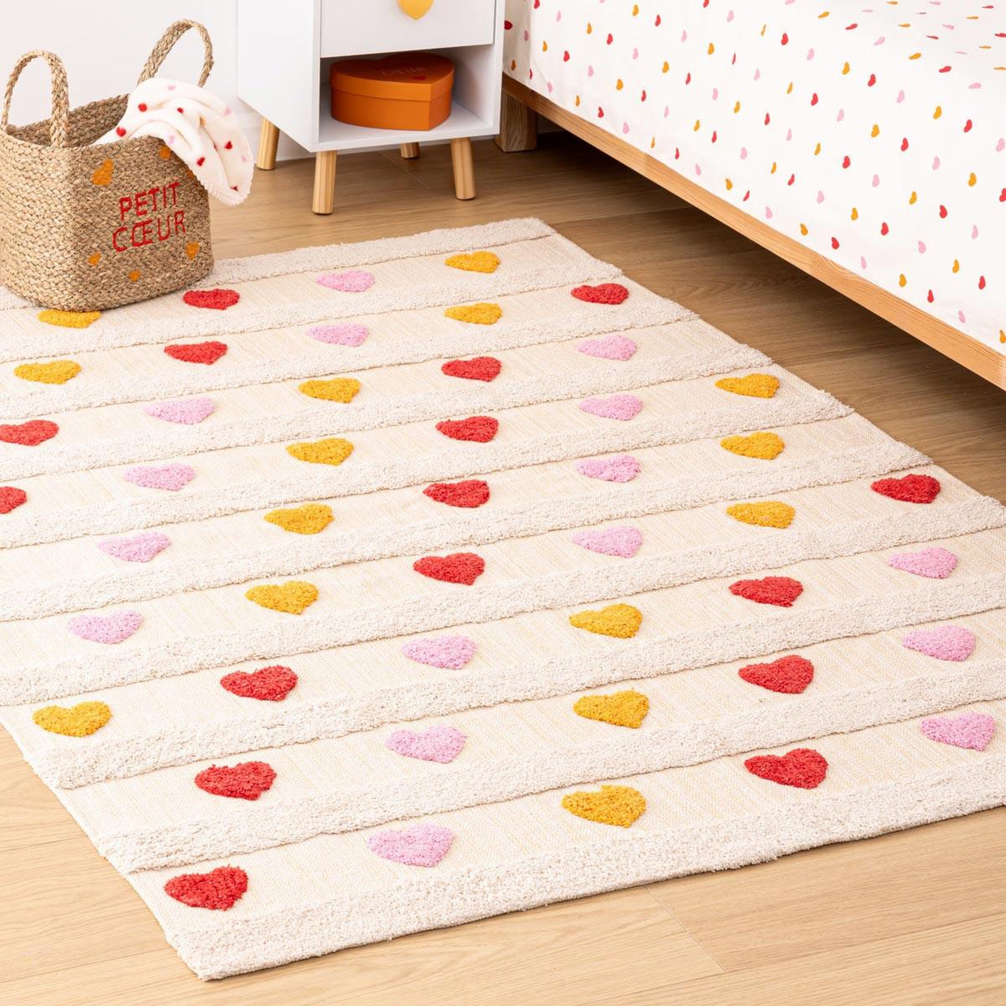 Voir la diapositive 3 : Atmosphera Kids Tapis enfant cœur  amour  120x170cm multicolore