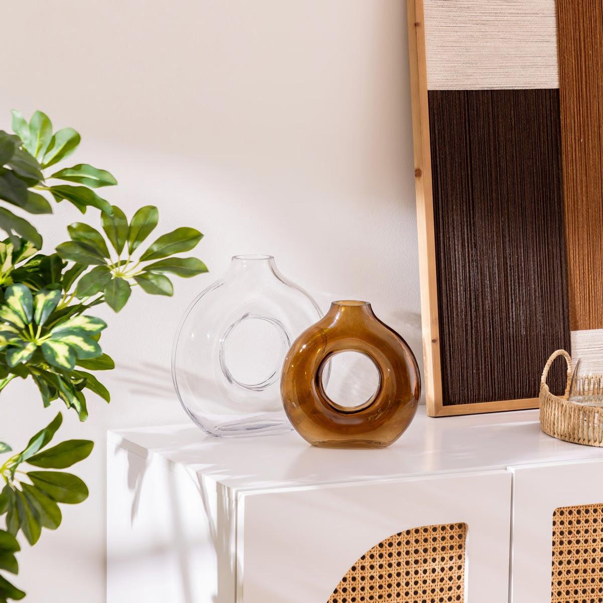 Voir la diapositive 3 : ATMOSPHERA Vase design en verre  circle  25cm transparent