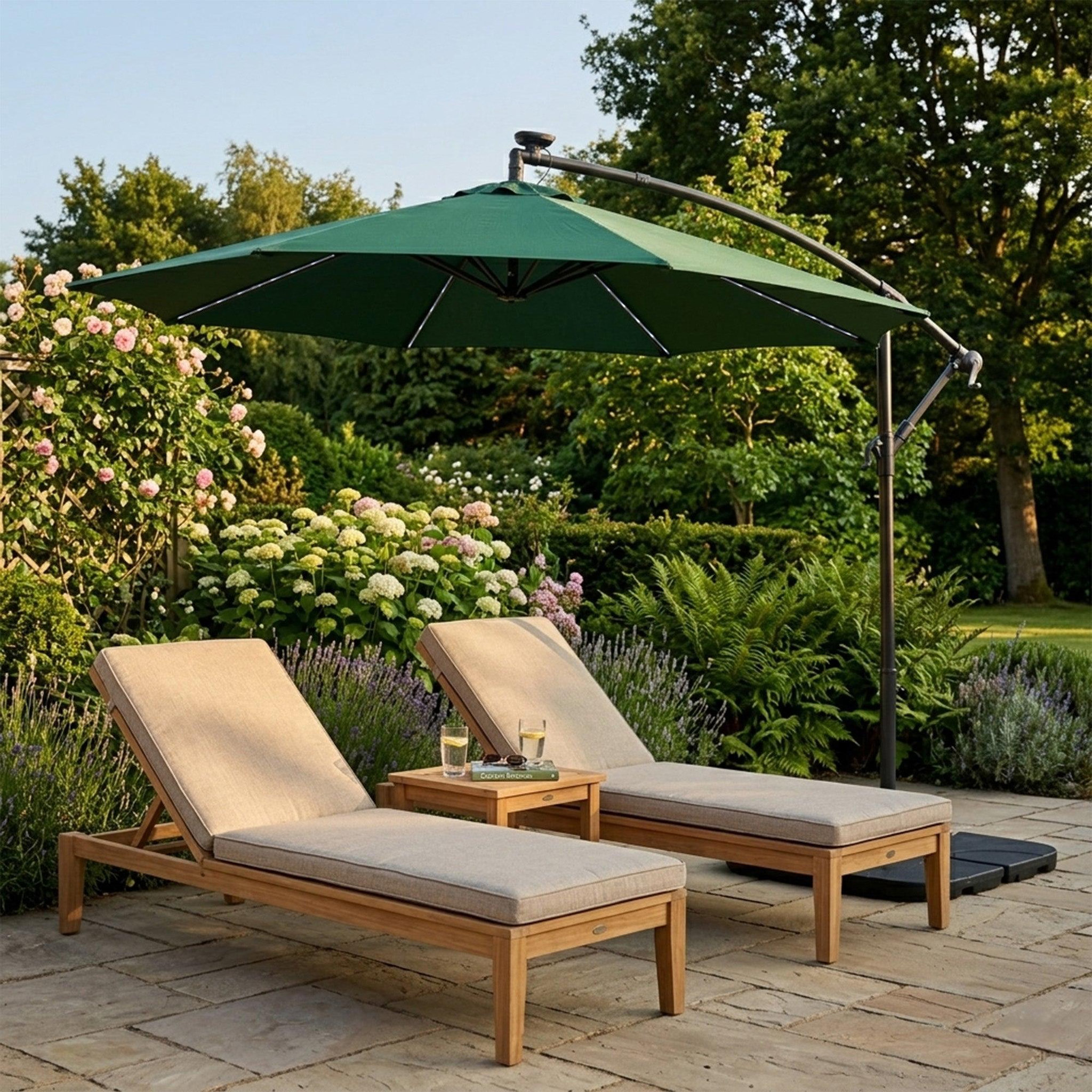 Voir la diapositive 4 : Monster Parasol Banane à Mât Déporté à LED 3 m & Pied Carré