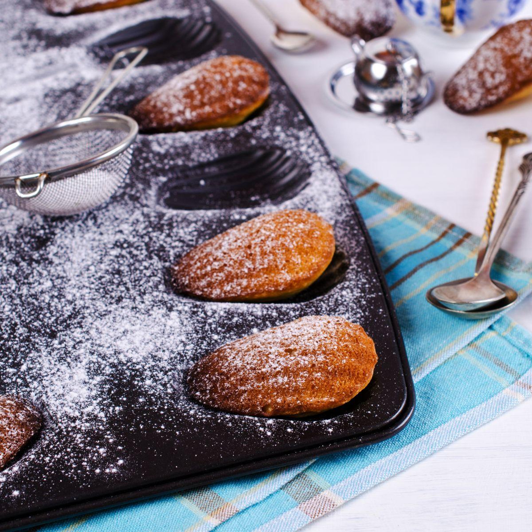 Voir la diapositive 5 : ZENKER Lot de 2 moules à madeleines 12 empreintes zenker spécial countries