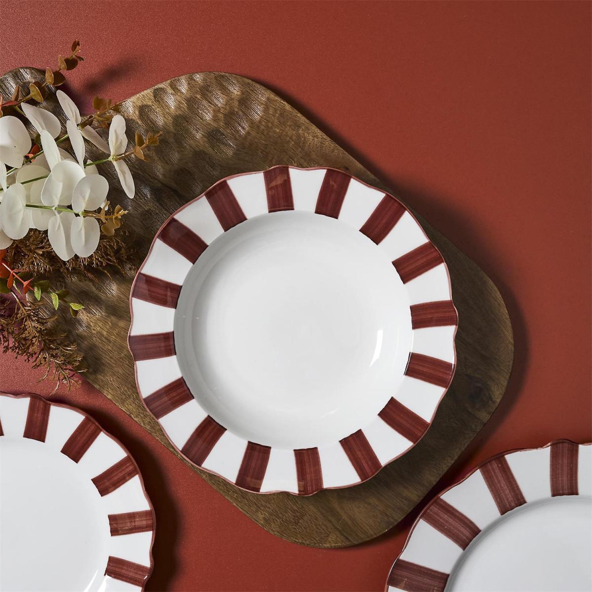 Voir la diapositive 3 : COOK CONCEPT Lot de 6 assiettes creuses  cleo  20cm bordeaux & blanc
