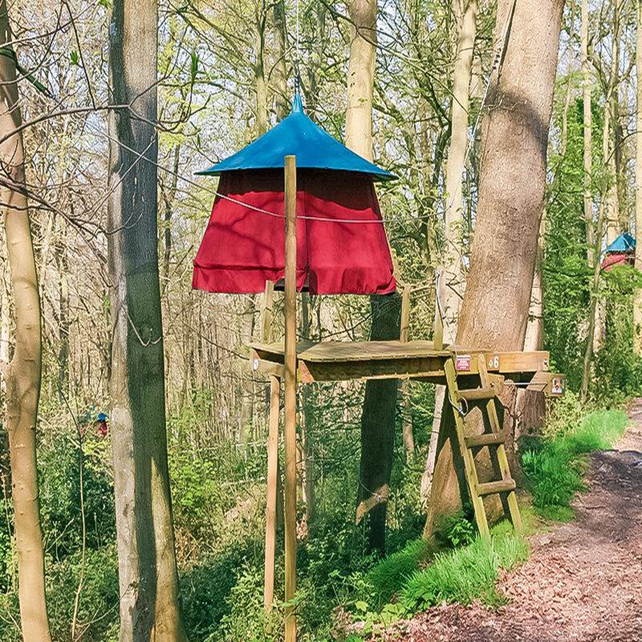 Voir la diapositive 3 : Smartbox 2 jours en tente suspendue dans les arbre en normandie - coffret cadeau séjour