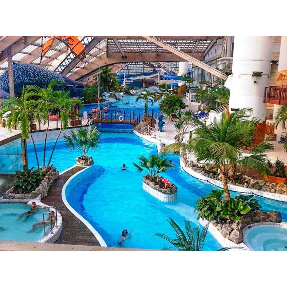 Smartbox Séjour pour 2 adultes et 1 enfant avec accès à l'Aquaboulevard près de Paris - Coffret Cadeau Séjour