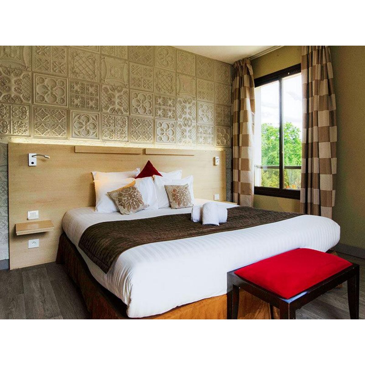 Smartbox 3 jours avec accès à l'espace bien-être et demi-bouteille de champagne en hôtel 4* à Sarlat - Coffret Cadeau Séjour