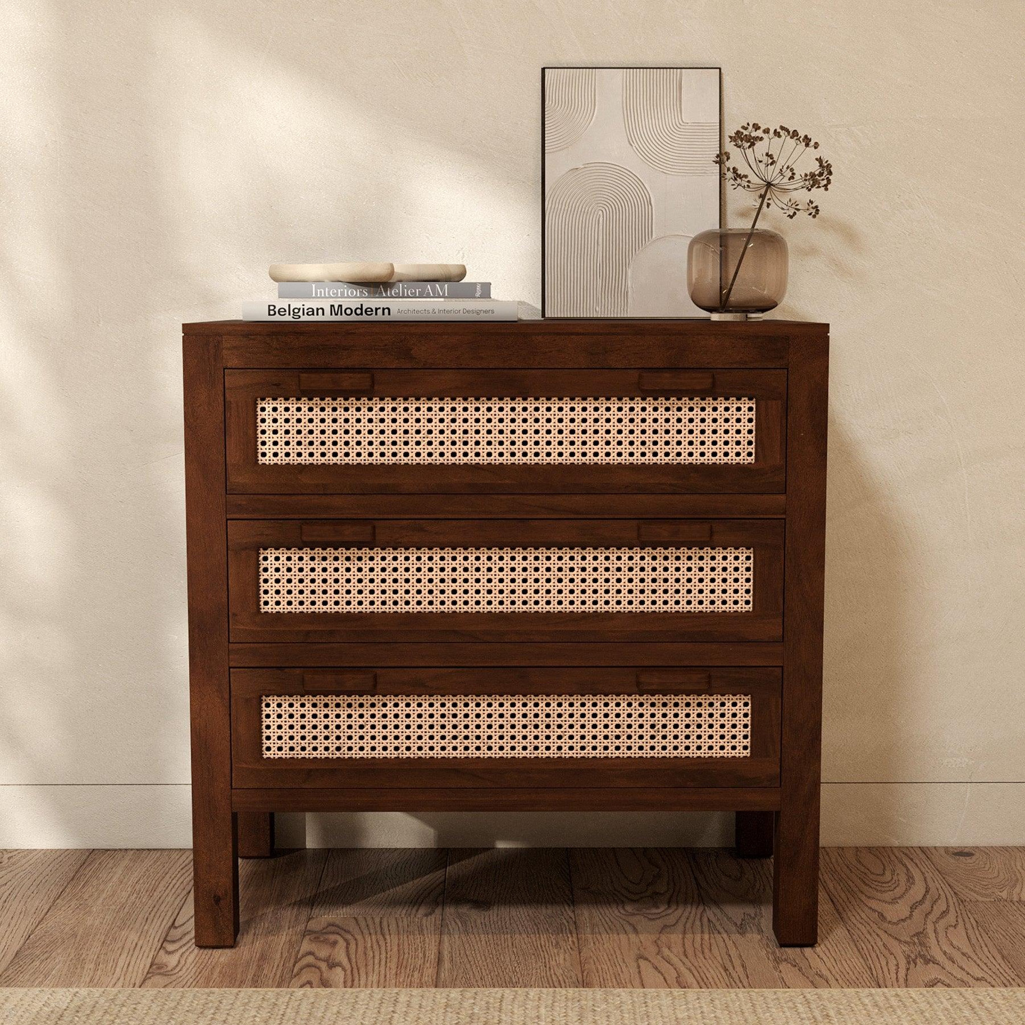 Voir la diapositive 2 : MAISON PAVANE Commode en bois de manguier et cannage-tiki