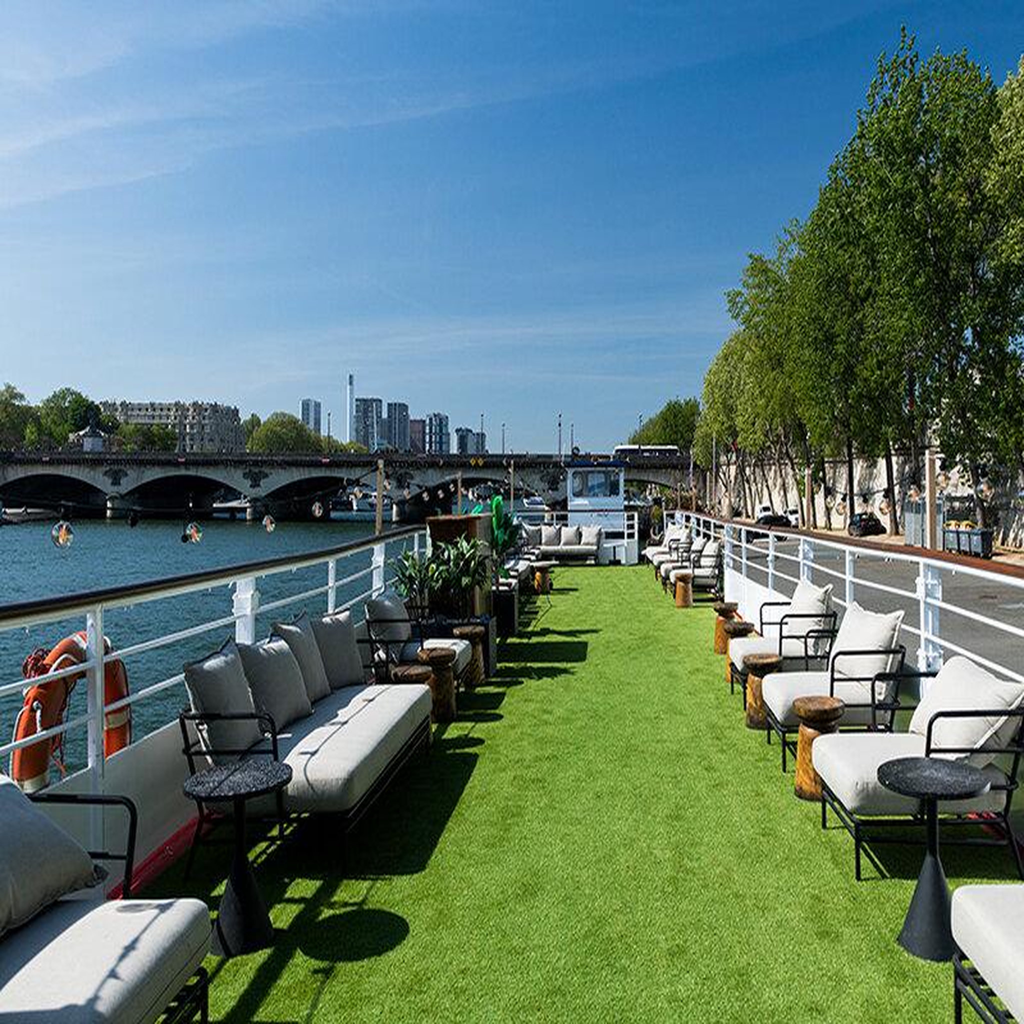 Voir la diapositive 2 : Smartbox Croisière sur la Seine : 2h avec dîner italien 3 plats - Coffret Cadeau Multi-thèmes