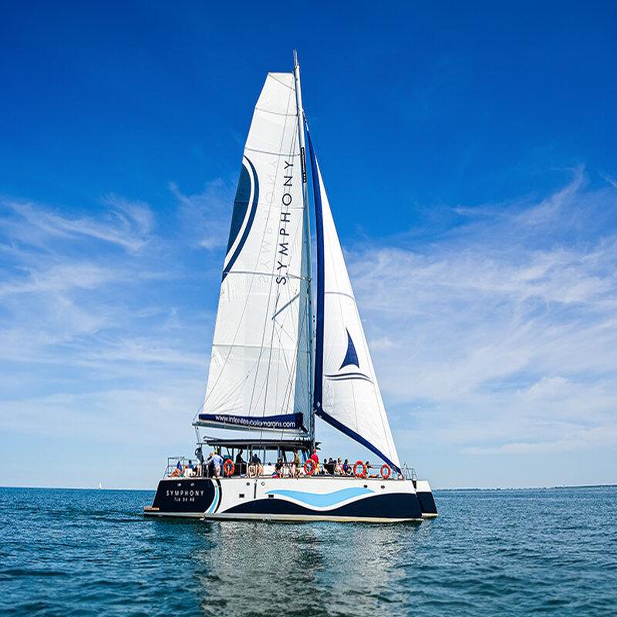 Voir la diapositive 2 : Smartbox Croisière d'1h30 en catamaran pour 2 adultes et 2 enfants au fort Boyard - Coffret Cadeau Sport & Aventure