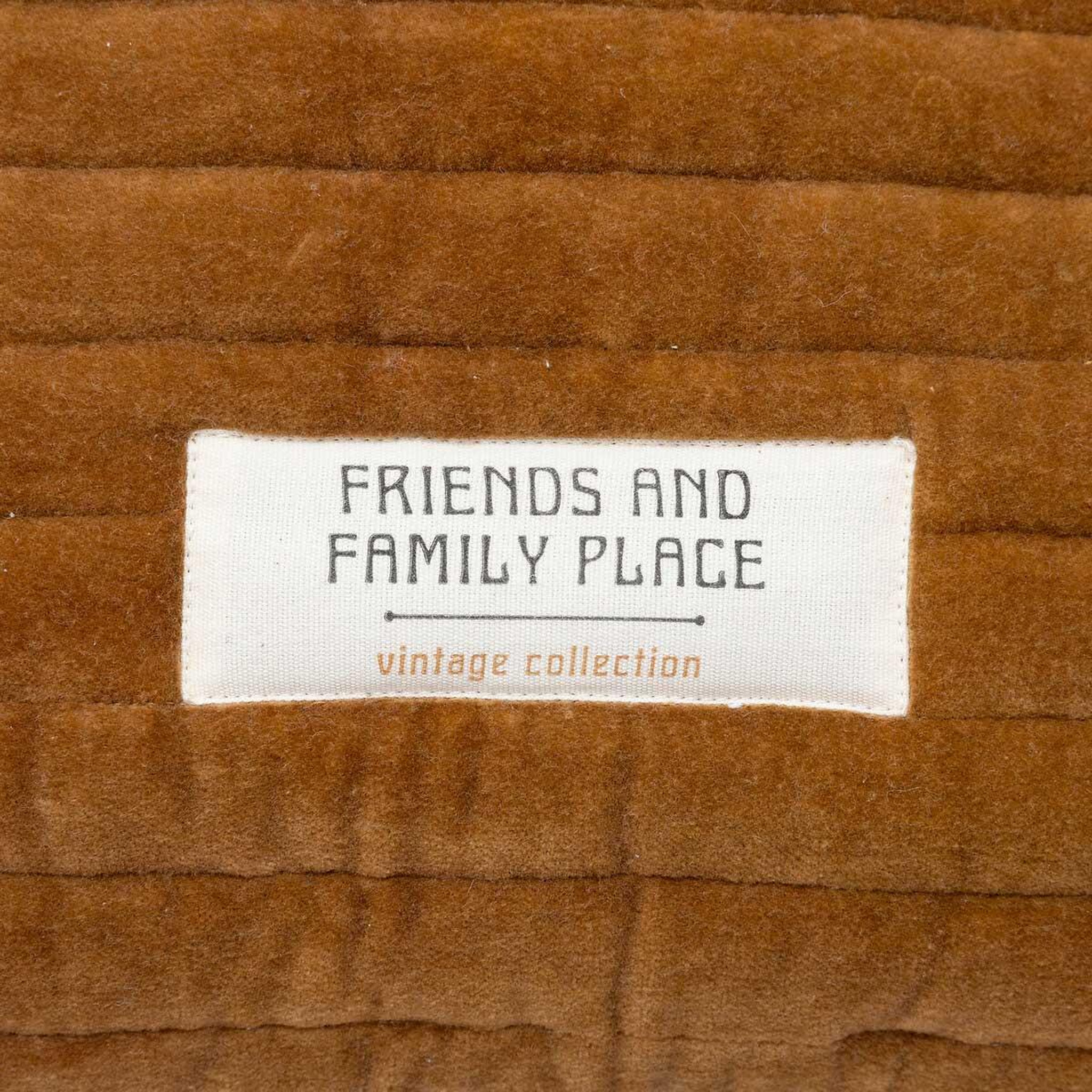 Voir la diapositive 4 : ATMOSPHERA Coussin déco matelassé  family corner  45x45cm ocre