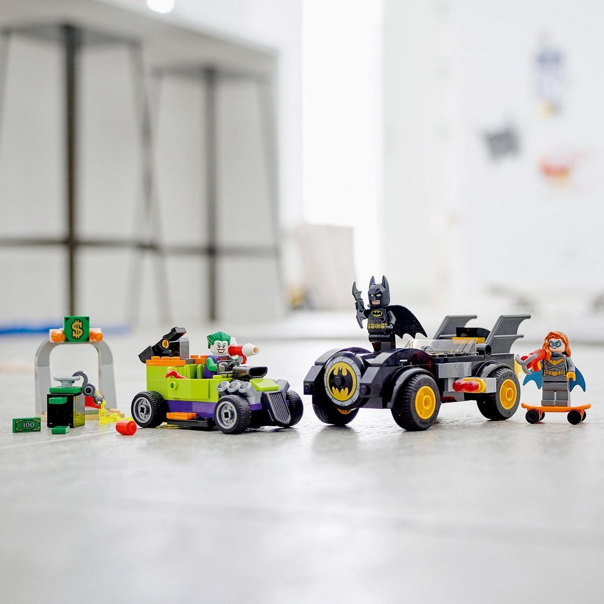 LEGO LEGO Batman 76180 Batman contre le Joker : Course-poursuite en Batmobile, Jouet 