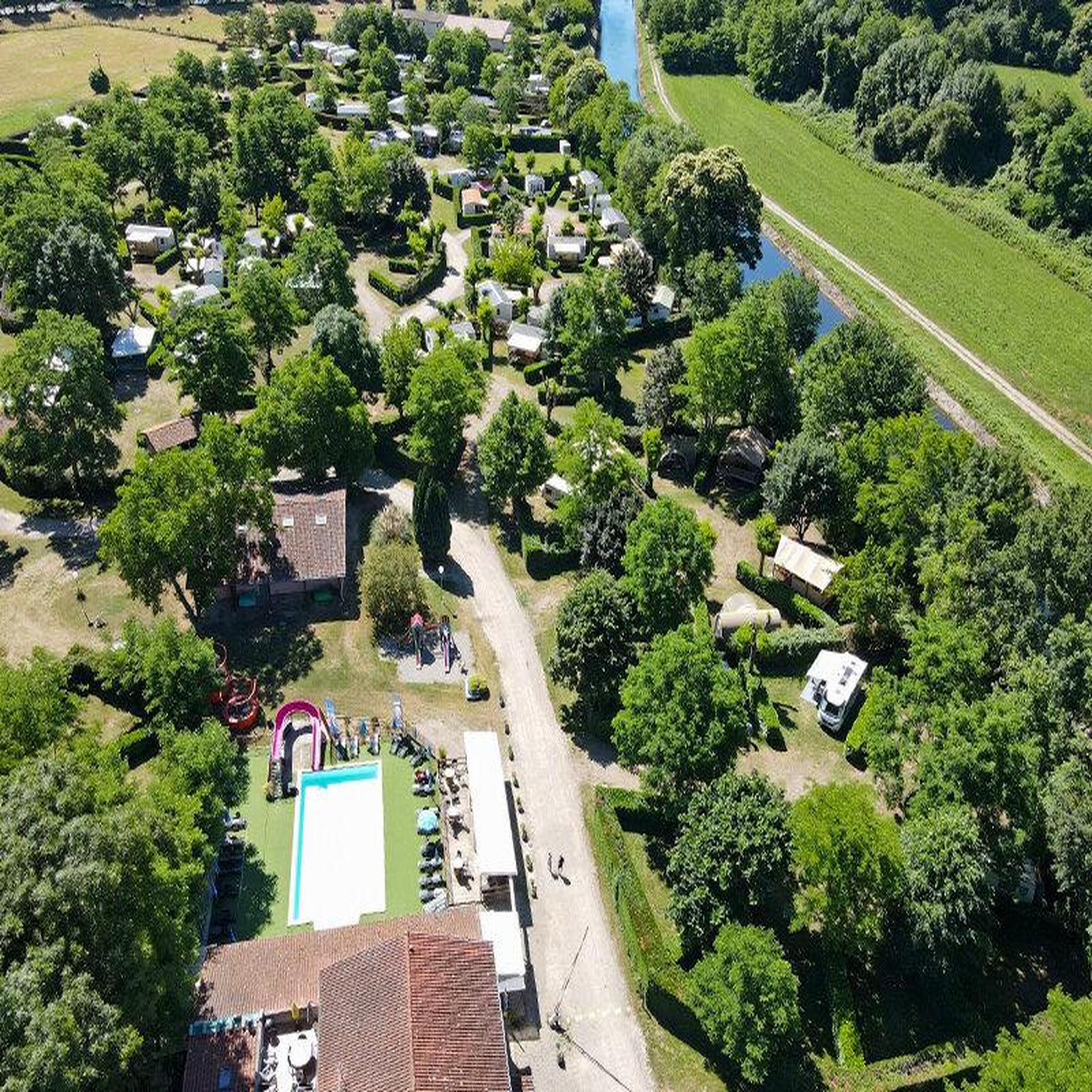 Voir la diapositive 4 : Smartbox 3 jours insolites en tente woodlodge en camping 4* près de toulouse - coffret cadeau séjour
