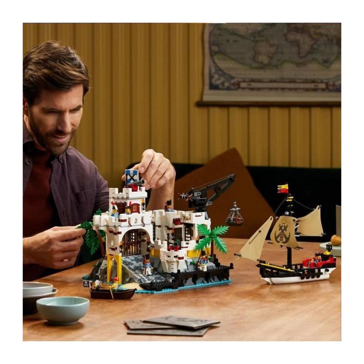 LEGO LEGO 10320 Icons La Forteresse de l'Eldorado, Kit de Maquette pour Adultes avec Bateau Pirate et 8 Minifigurines