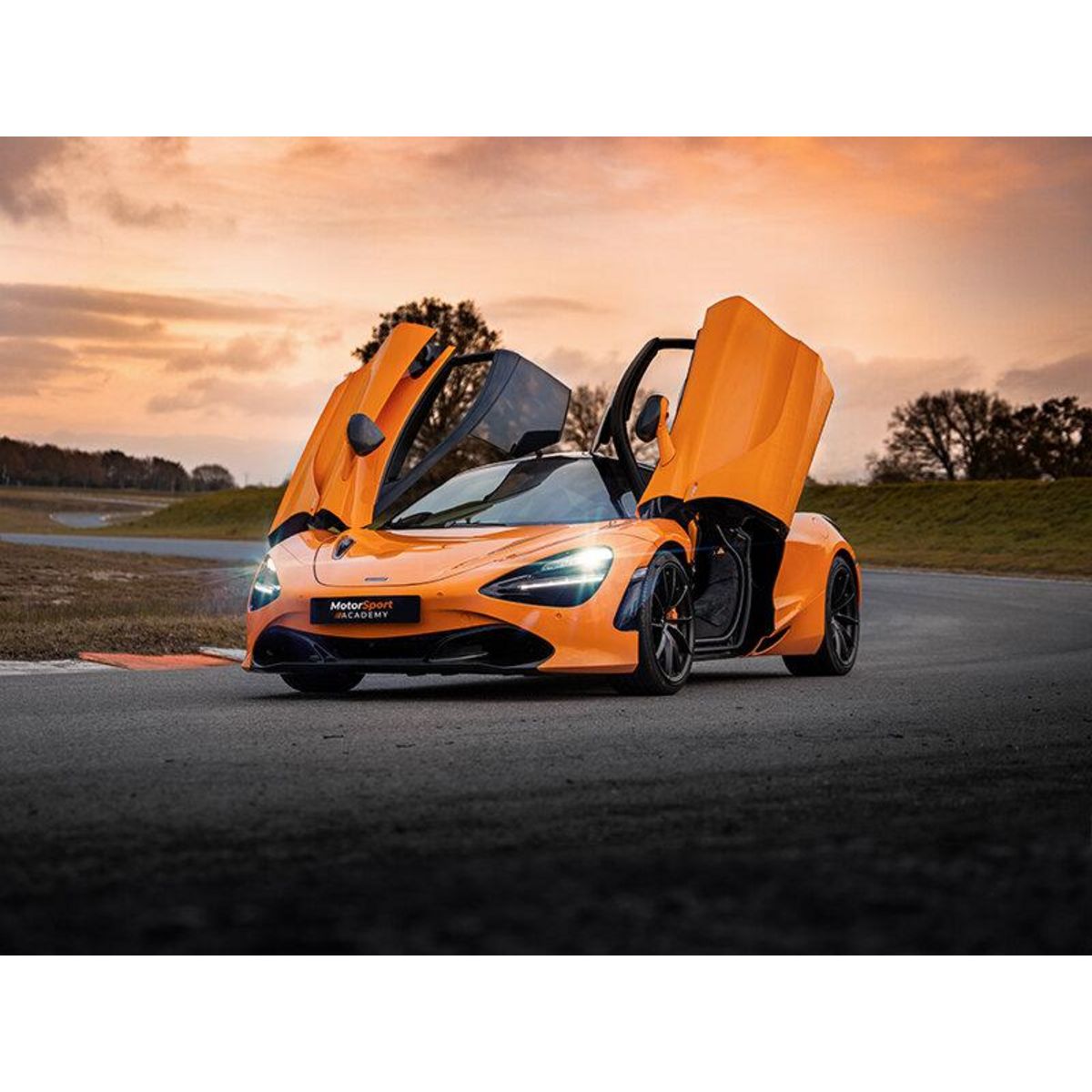 Smartbox Stage de pilotage : 2 tours sur le circuit d'Issoire en McLaren 720 S - Coffret Cadeau Sport & Aventure