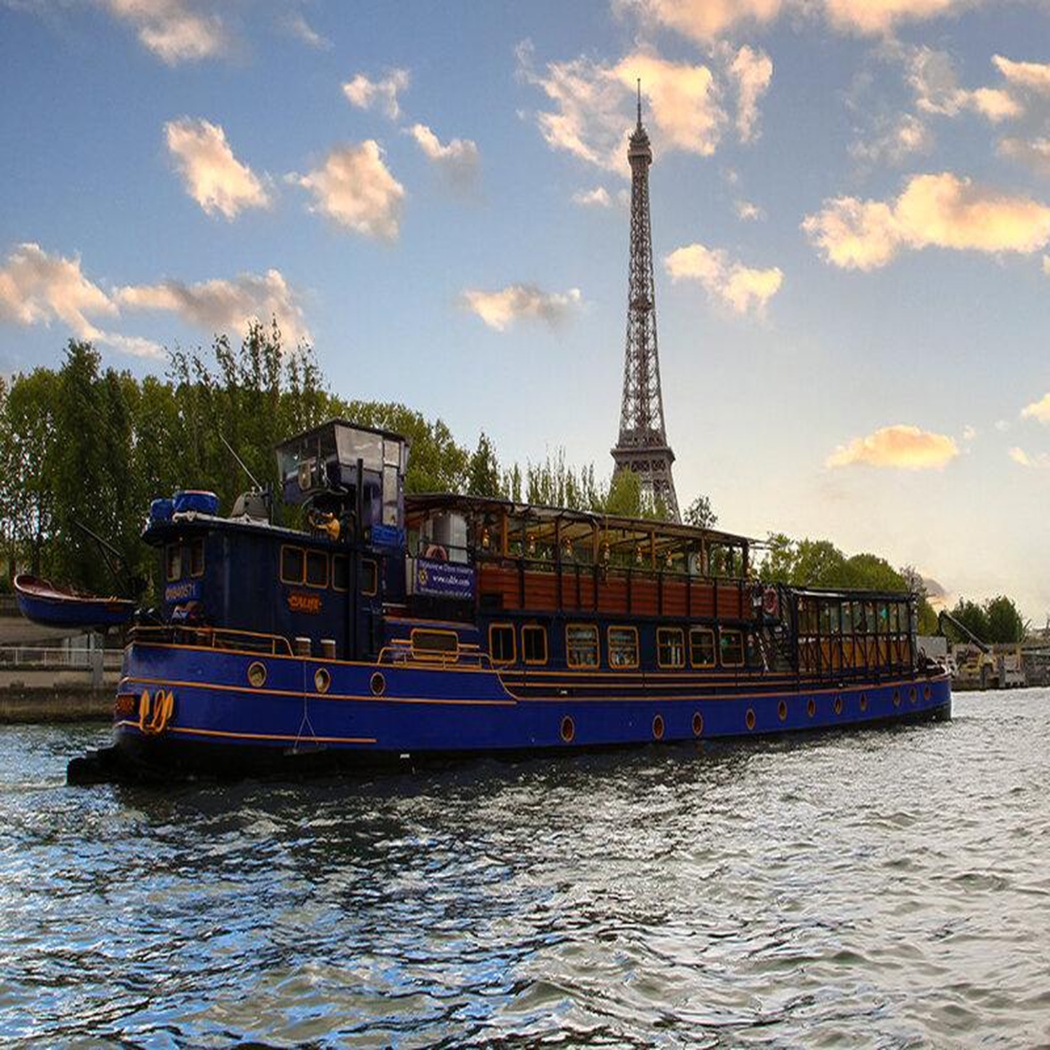 Voir la diapositive 4 : Smartbox 2h de croisière sur la seine avec cocktail et déjeuner gastronomique en famille - coffret cadeau gastronomie