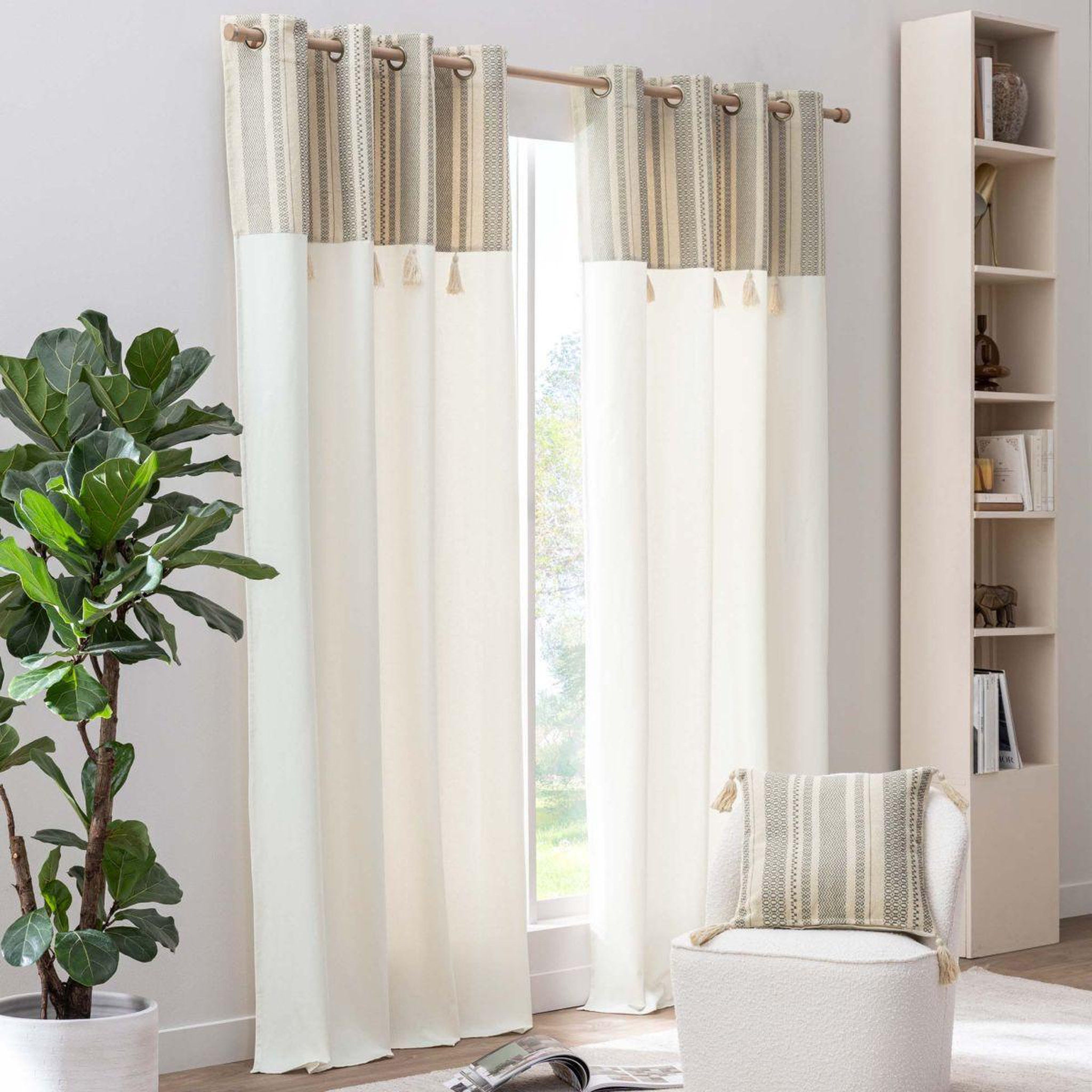 Voir la diapositive 4 : Douceur d'Intérieur Coussin déco à pompons  solando  45x45cm naturel
