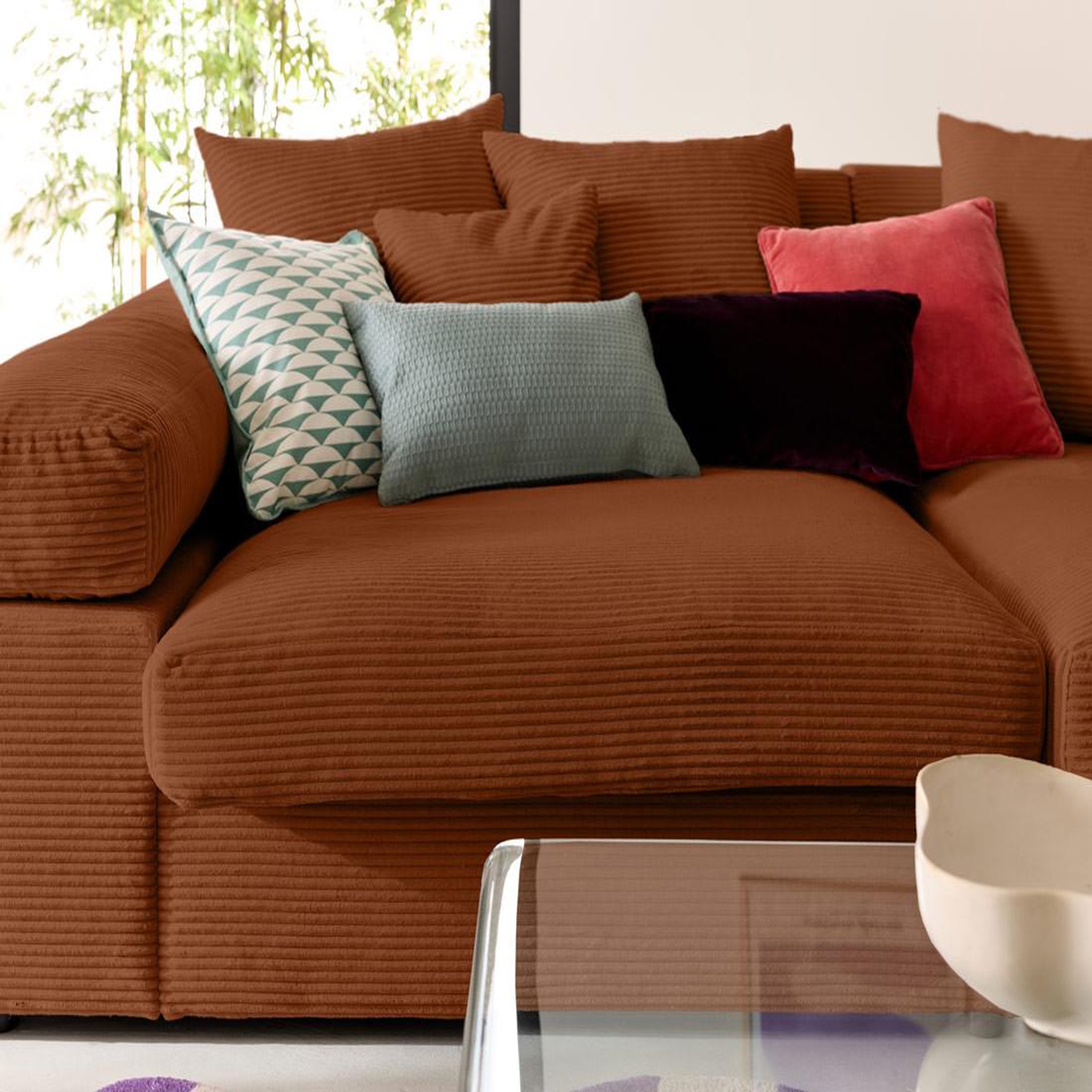 Voir la diapositive 6 : LISA DESIGN Aspen - canapé 4 places - assise profonde - velours côtelé