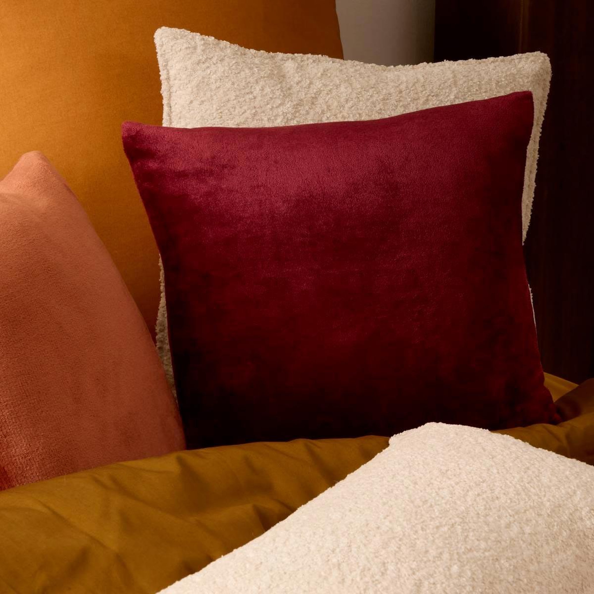 Voir la diapositive 5 : ATMOSPHERA Coussin en flanelle uni  ollis  38x38cm rouge grenat
