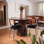 LISA DESIGN Freya - table à manger ronde extensible - effet bois foncé - 4 à 8 personnes. Coloris disponibles : Marron