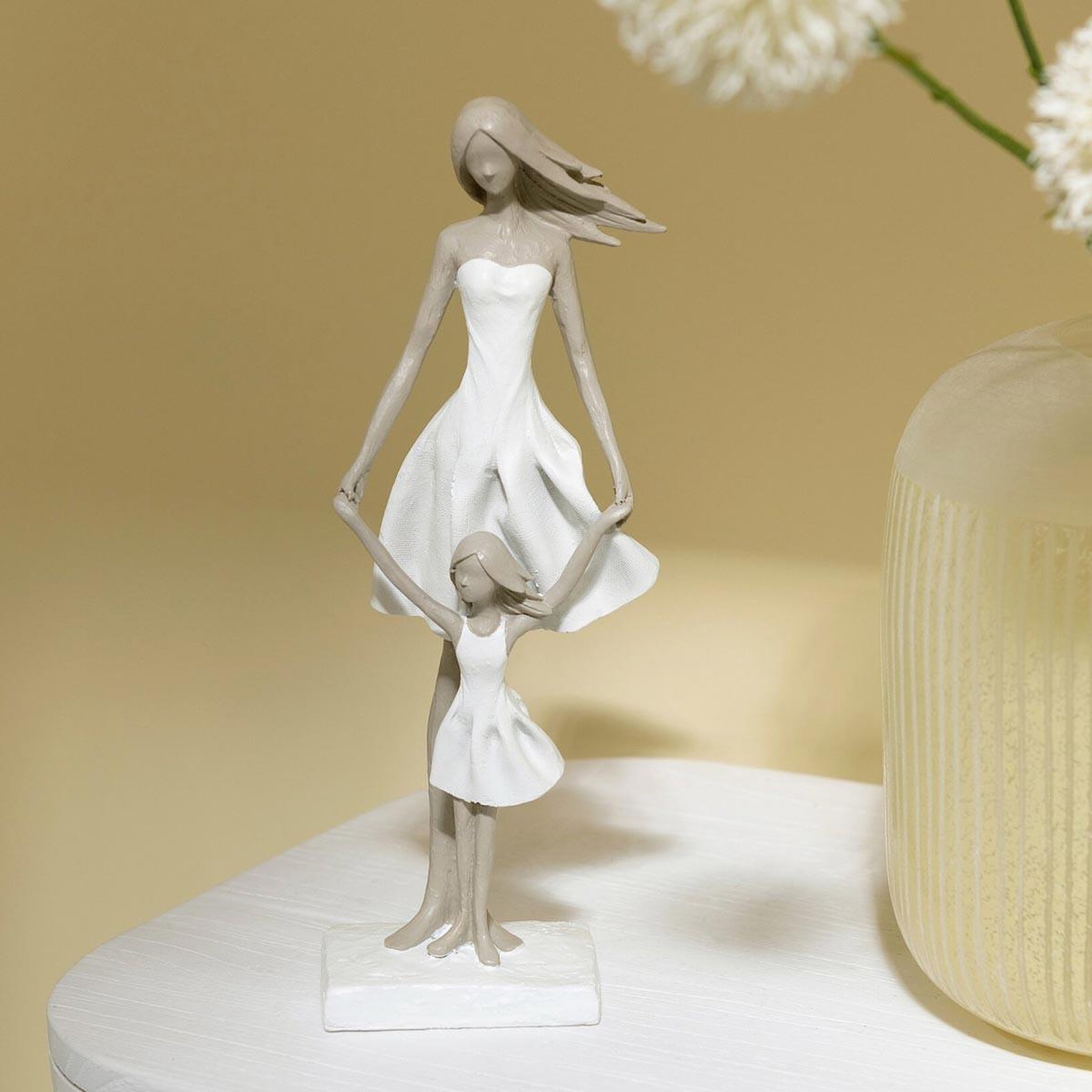 Voir la diapositive 2 : J-LINE Statuette déco  yes i do  33cm blanc & taupe