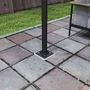 Voir la diapositive 2 : OUTSUNNY Pied pour parasol déporté à insérer dans la base d'ancrage dim. 16,5L x 16,5l x 40H cm métal galvanisé anthracite