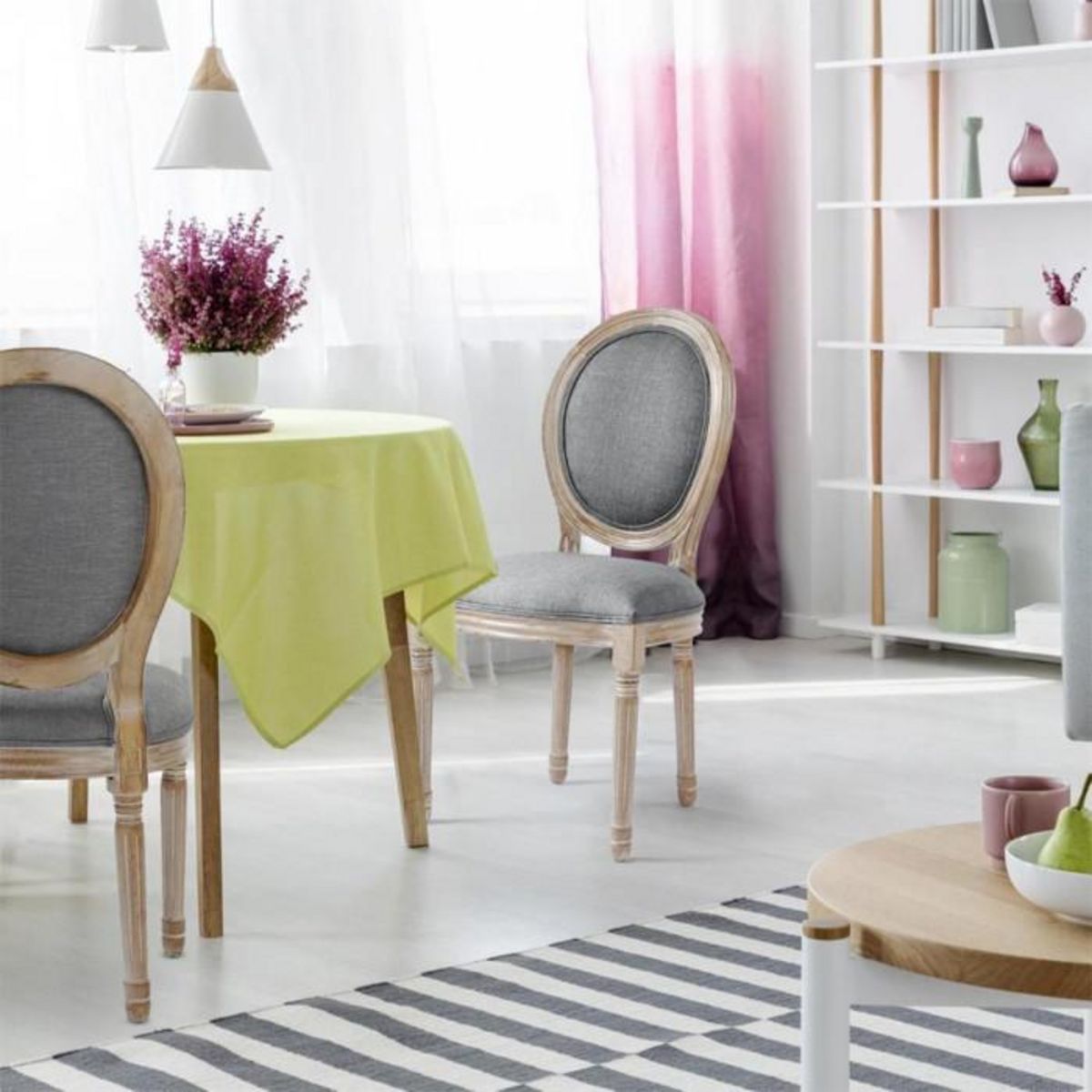 Paris Prix Lot de 2 Chaises Médaillon Tissu  Versailles  96cm Gris Clair