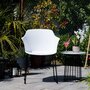 IDIMEX Lot de 4 chaises de jardin FORO fauteuil d'extérieur en plastique blanc résistant aux UV et pieds en métal noir