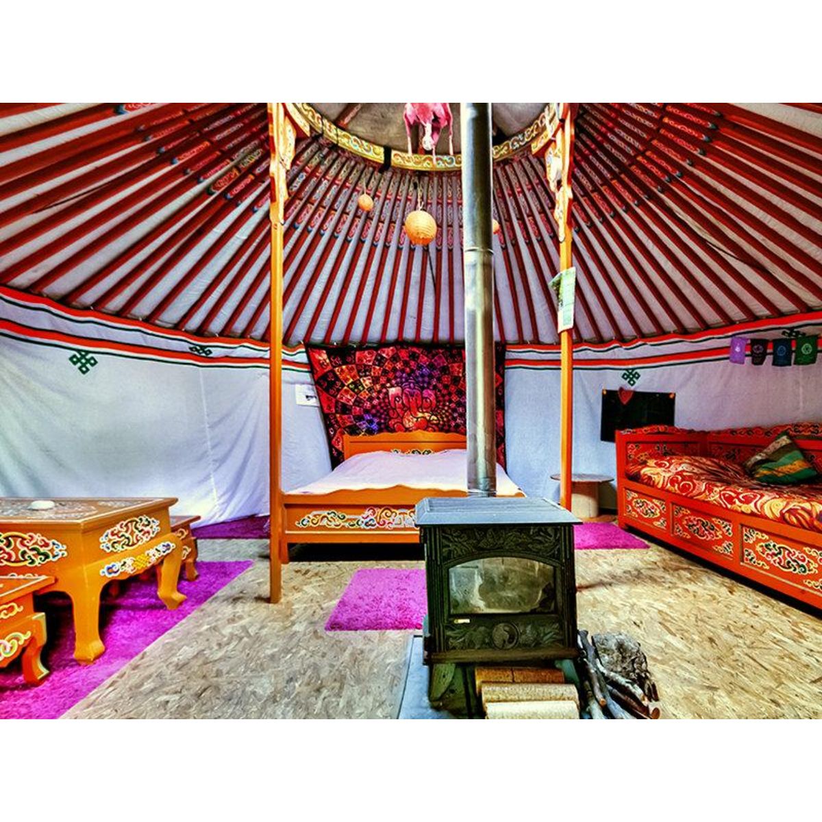 Smartbox Séjour en famille de 3 jours en yourte avec séance de bain bouillonnant près du Puy-en-Velay - Coffret Cadeau Séjour