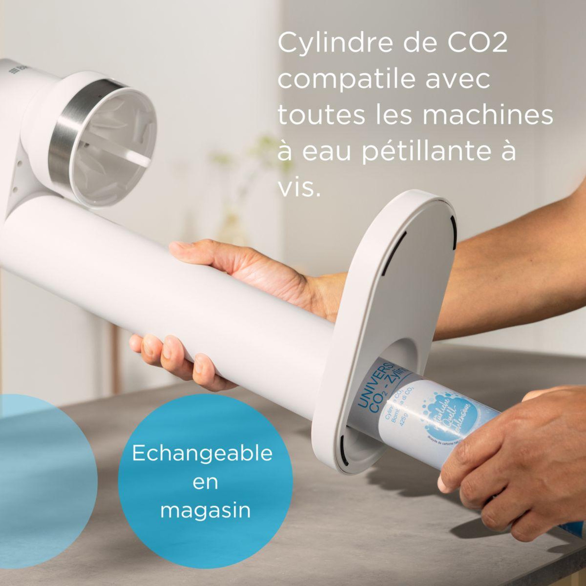 Voir la diapositive 4 : Brita Machine à soda sodaTRIO noire + 1 cylindre CO+ 1 bouteille verre 1L + 1 bouteille isotherme 0.65L