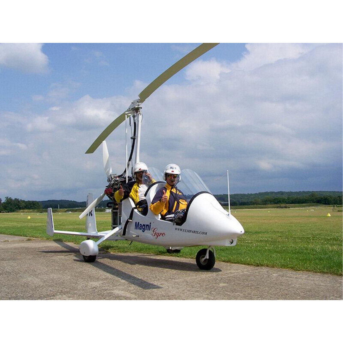 Smartbox Baptême de l'air en ULM pendulaire ou multiaxes avec vidéo du vol dans les environs de Paris - Coffret Cadeau Sport & Aventure