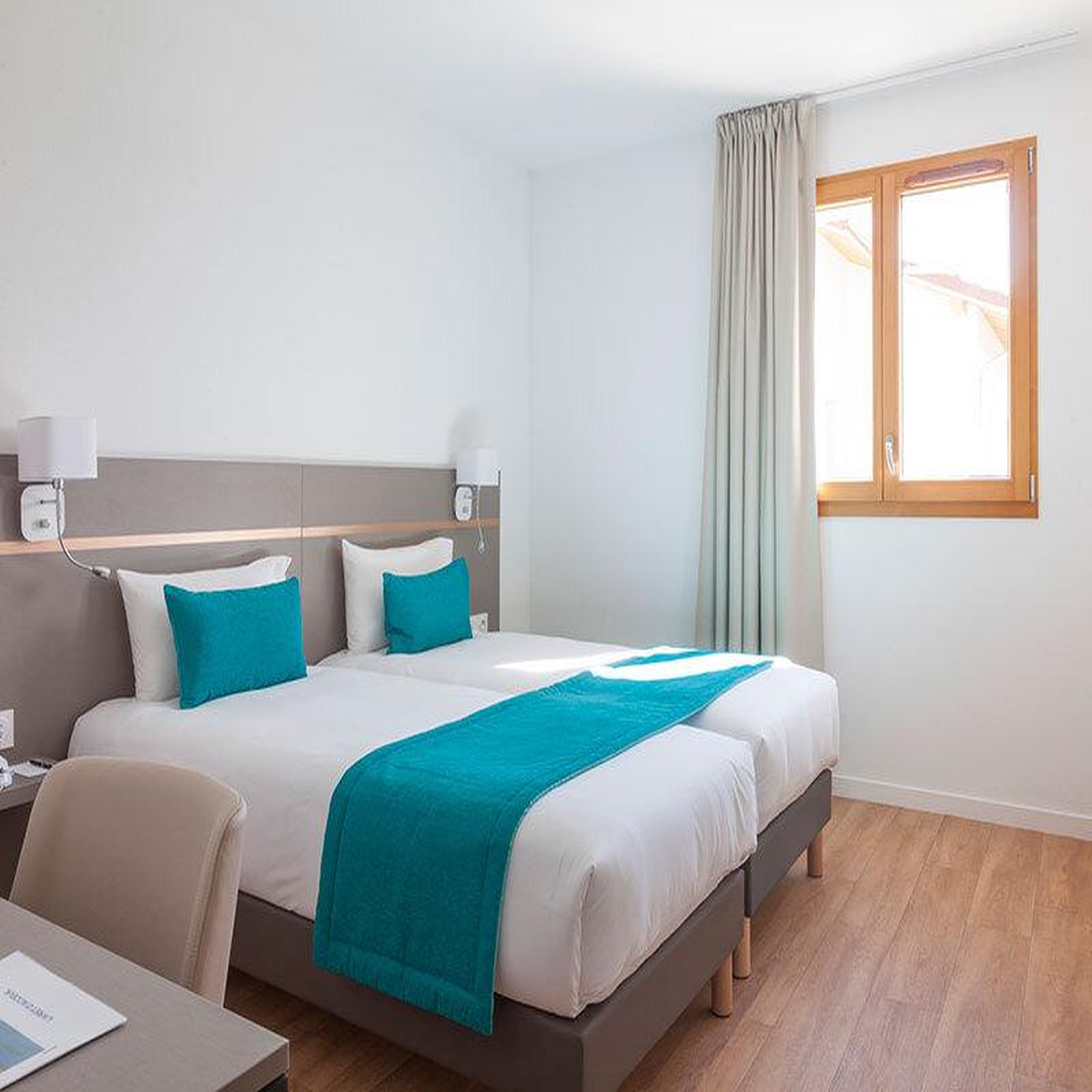 Voir la diapositive 2 : Smartbox Séjour en suite familiale pour 4 personnes avec accès au spa à malbuisson - coffret cadeau séjour