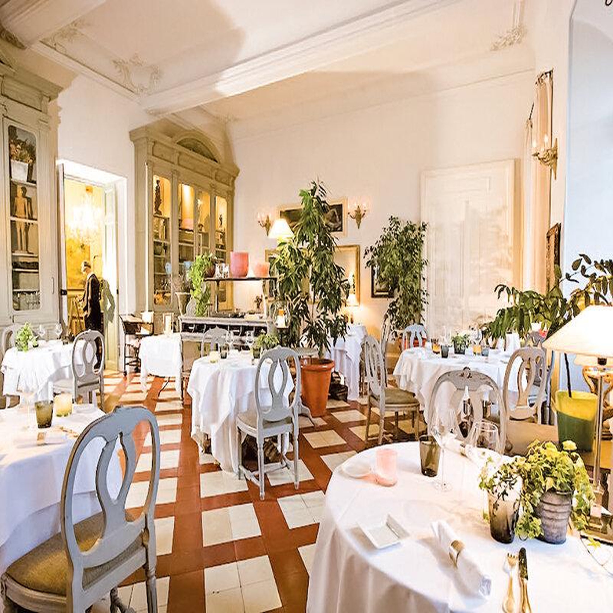 Voir la diapositive 6 : Smartbox Adresses gastronomiques : repas 3 plats à la table d'un prestigieux restaurant en provence - coffret cadeau gastronomie