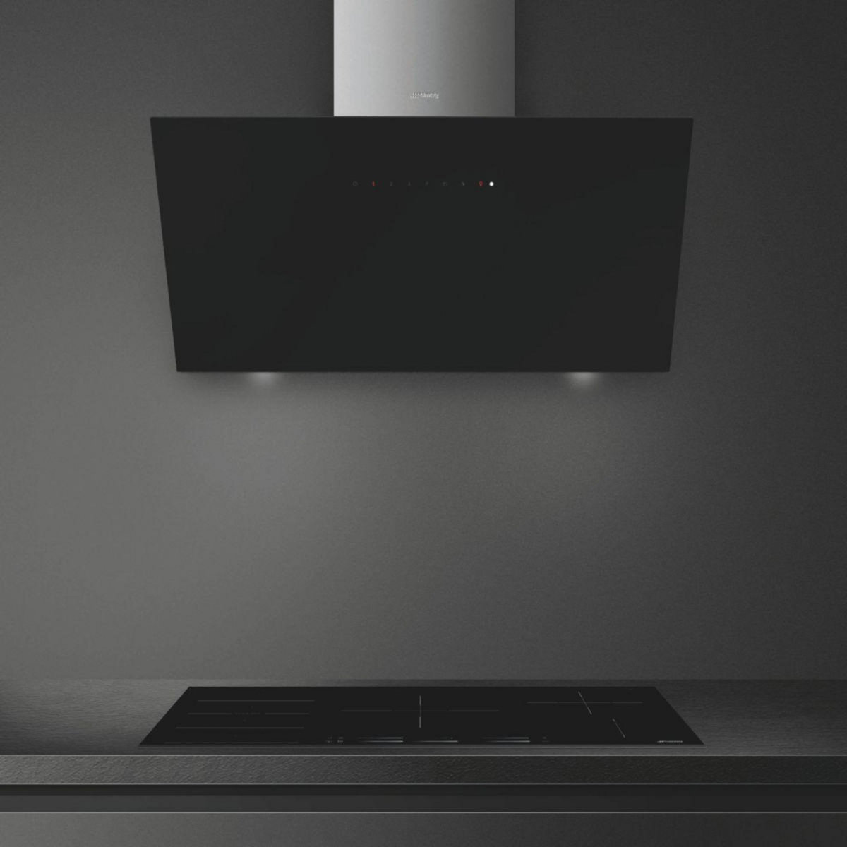 SMEG Hotte décorative murale inclinée KICV90BL2