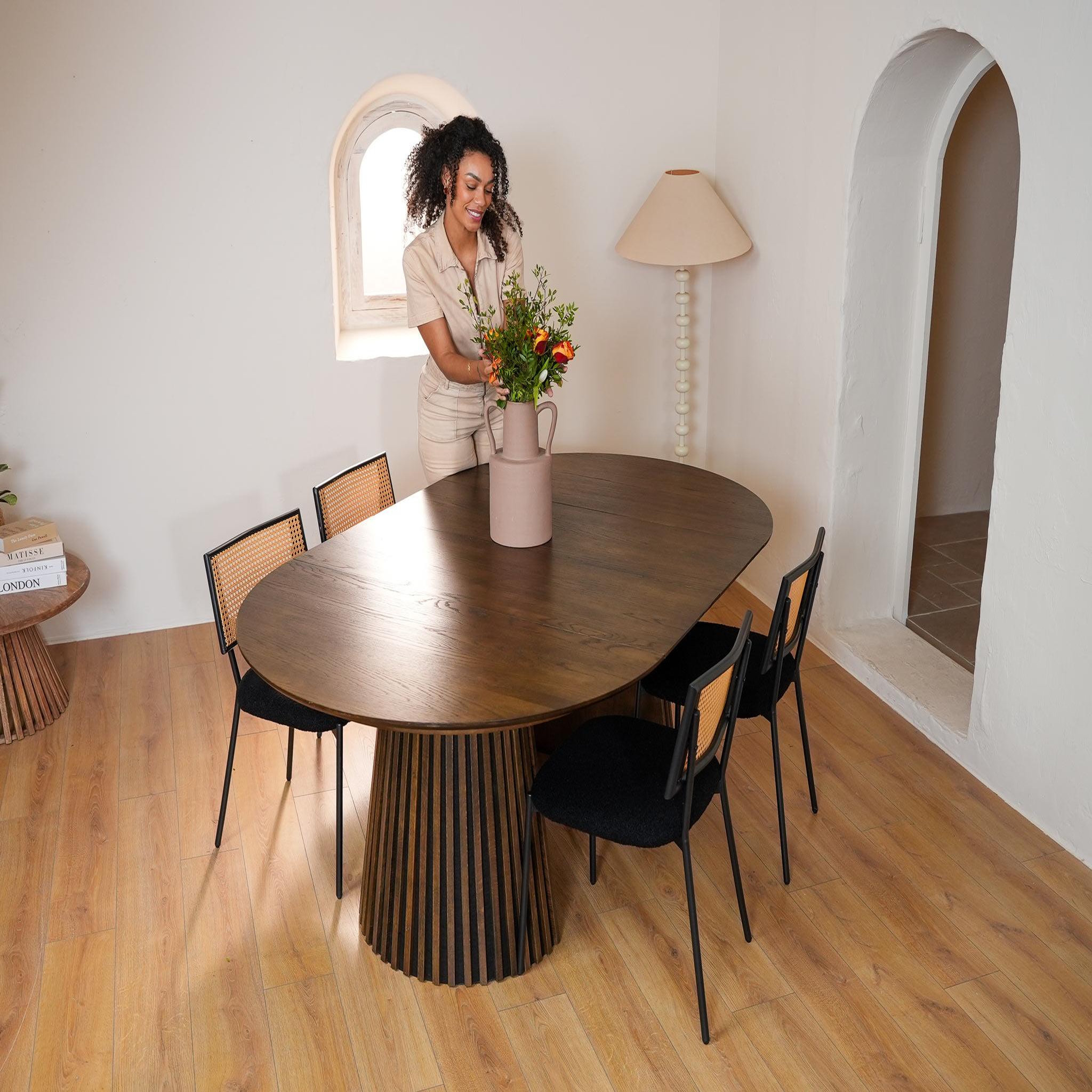Voir la diapositive 2 : BEST MOBILIER Freya - table à manger ronde extensible - effet bois foncé - 4 à 8 personnes