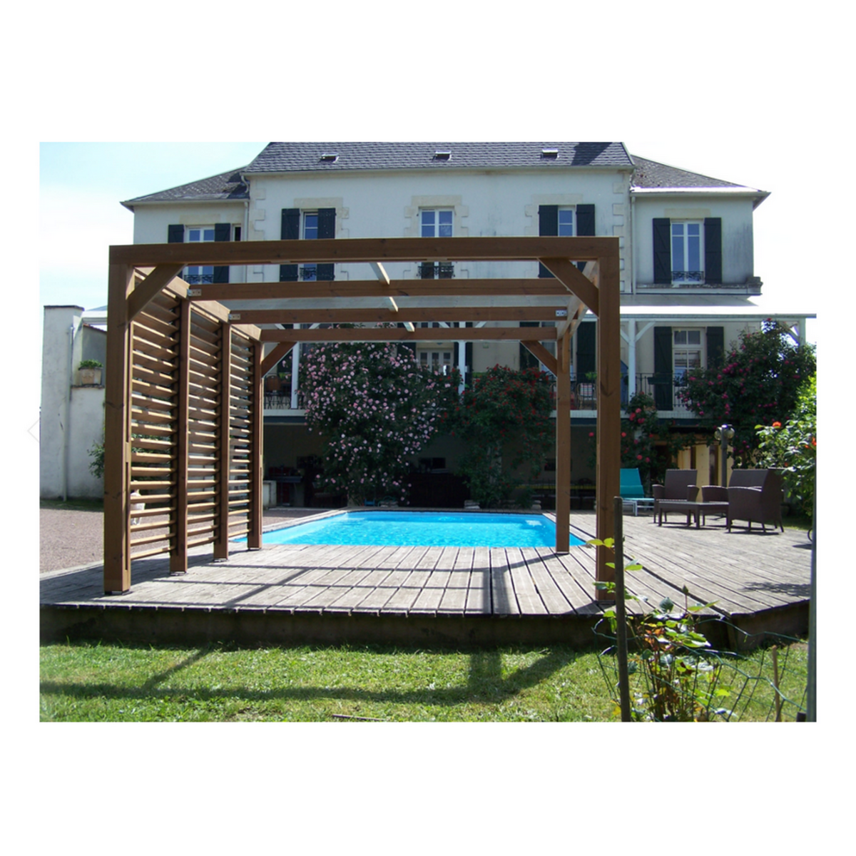 Hisense Pergola thermauvent en bois thermo chauffé avec vantelles mobiles sur mur 10.67 m² - tho3531v
