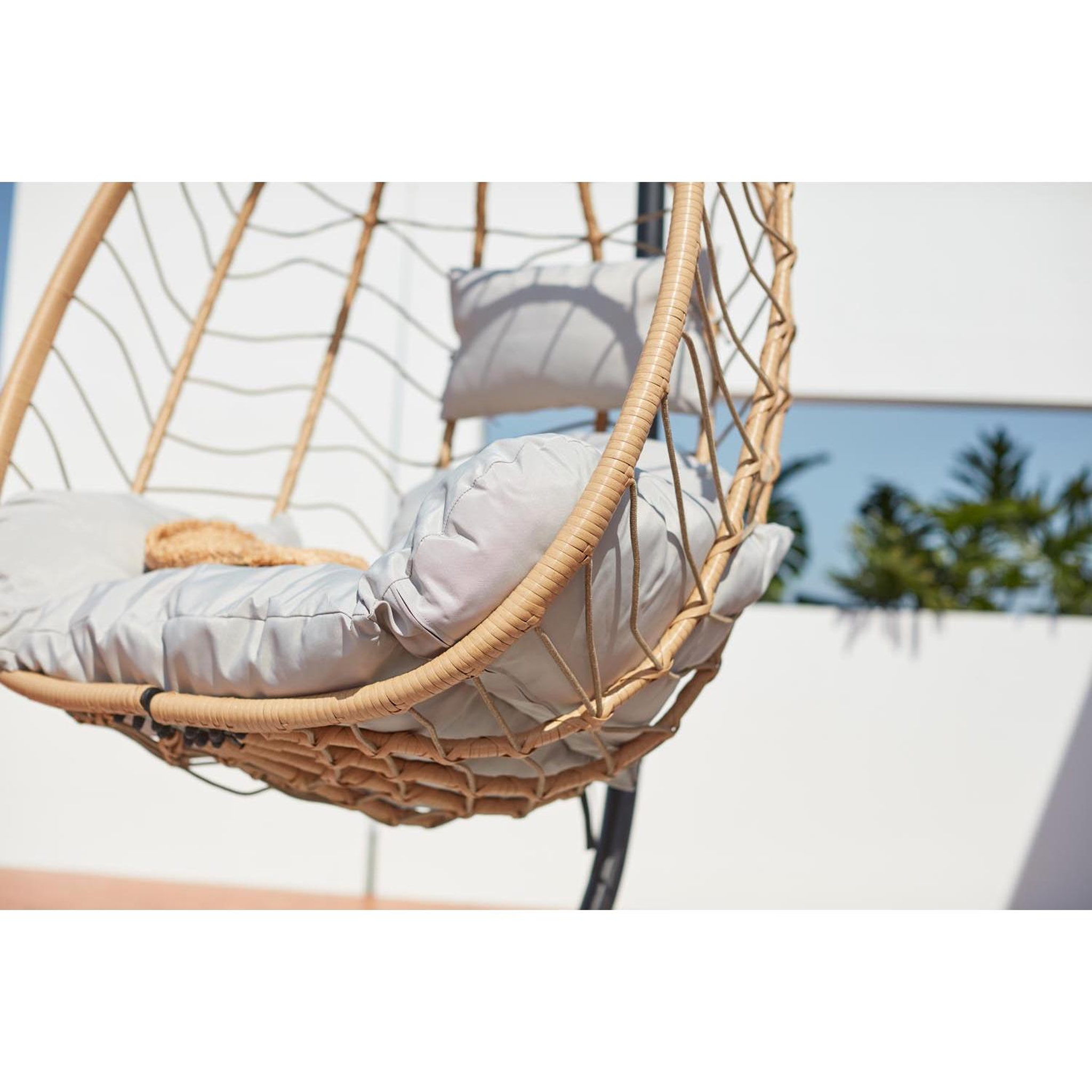 Voir la diapositive 6 : CONCEPT USINE Fauteuil suspendu en résine effet rotin naturel LIMA