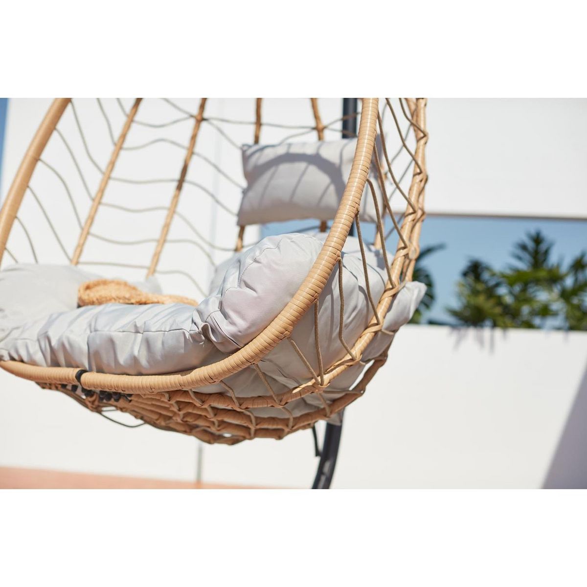 CONCEPT USINE Fauteuil suspendu en résine effet rotin naturel LIMA