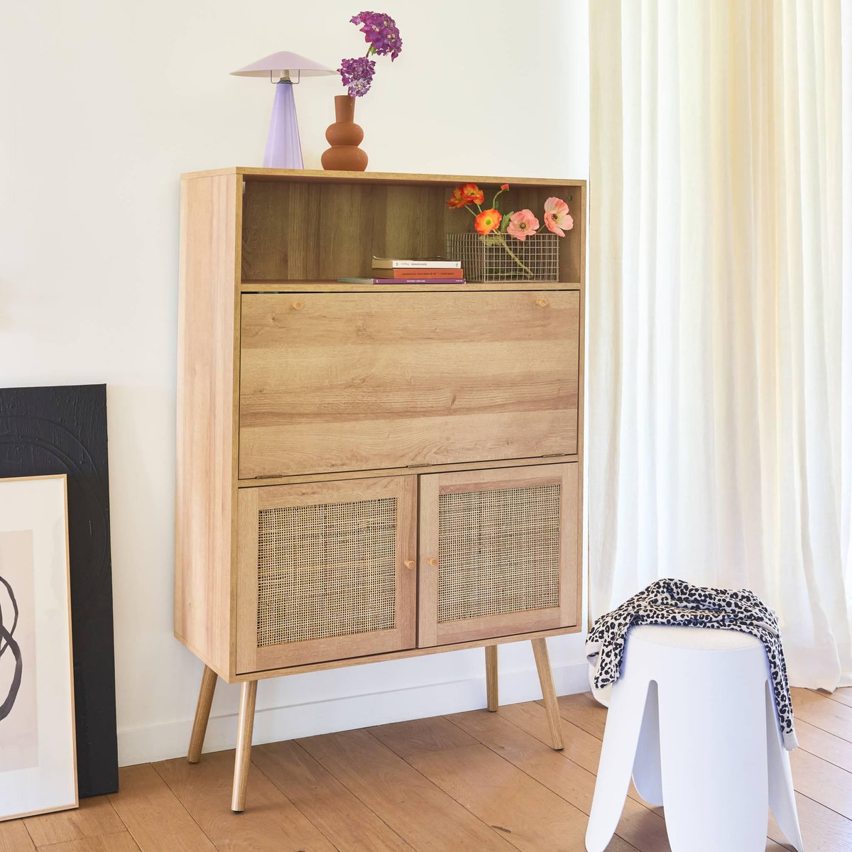 SWEEEK Bureau secrétaire. 2 portes en cannage. étagères. effet bois. pieds en bois de sapin