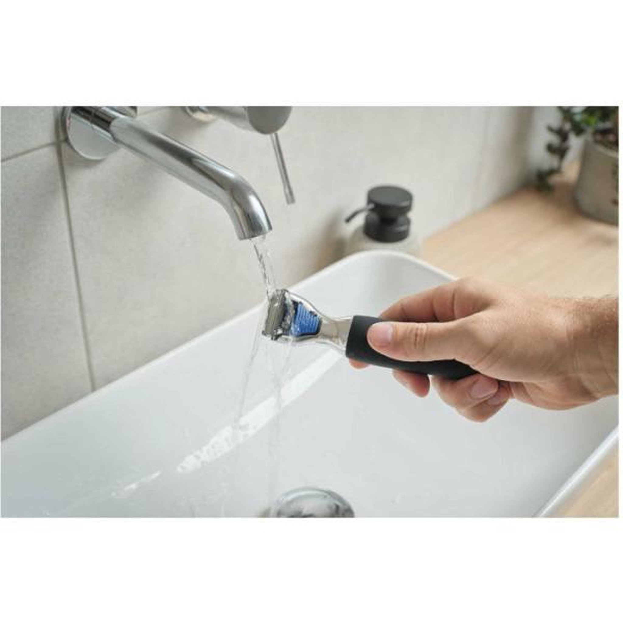 Voir la diapositive 6 : MARKET24 Rasoir - Tondeuse Electrique  multifonction SENCOR SHP 0460BK - Barbe corps et cheveux - 20 réglages 0,5-10 mm - Autonomie 60 min - Noir