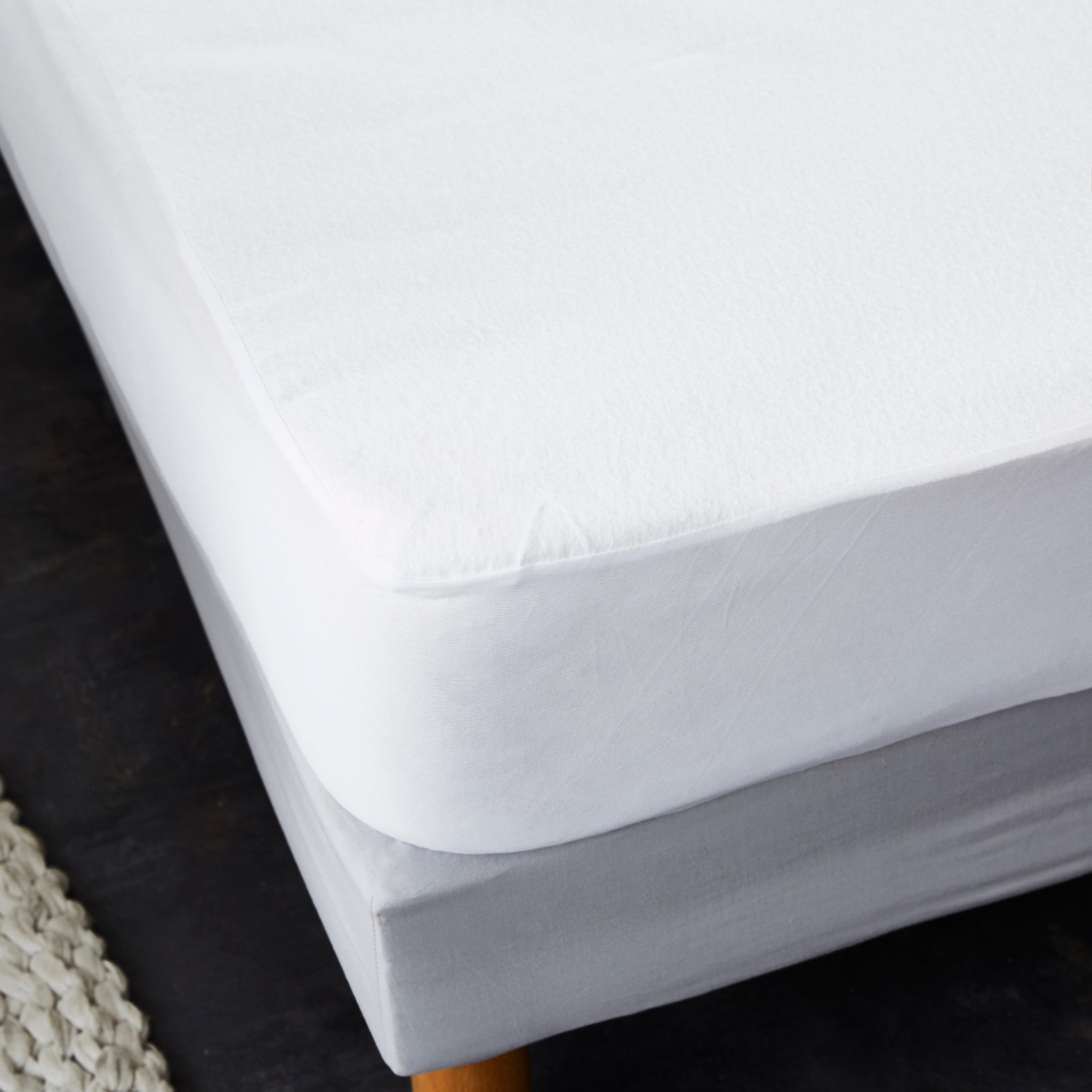 Voir la diapositive 3 : Sweetnight Protège matelas coton absorbant lavable à 90°c - Forme drap housse QUALITE PLUS